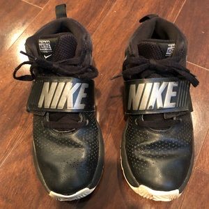 ⭐️ NIKE Team Hustle Sneakers Black Silver White 881941-001 size 6.5Y